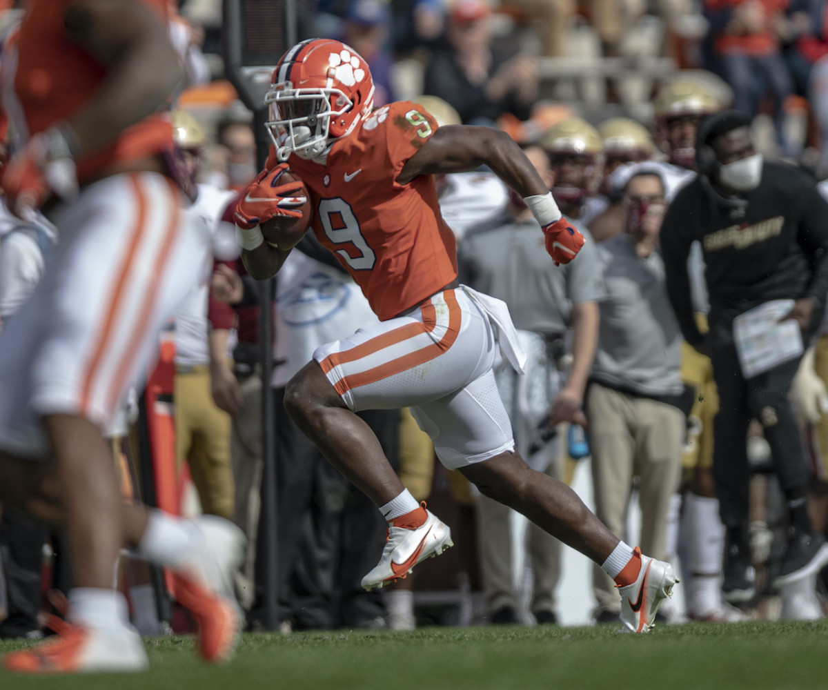 Clemson Running Back Travis Etienne Becomes Accs All Time Leading Rusher Sports Illustrated 