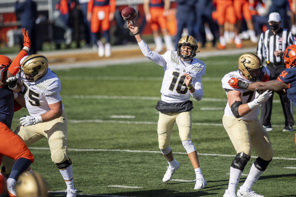 Purdue Boilermakers quarterback Aidan O'Connell (16) passes against the Illinois Fighting Illini during the first half at Memorial Stadium.