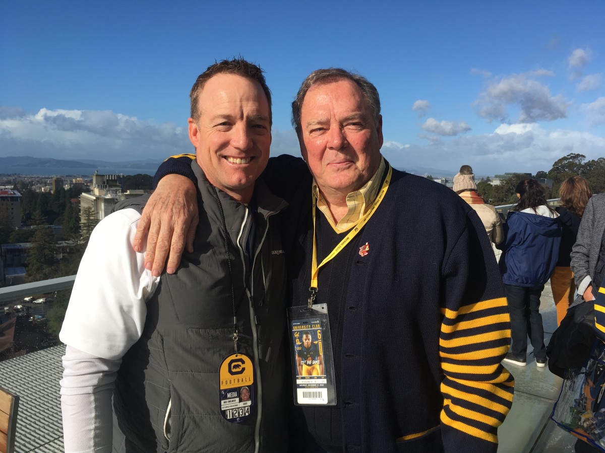 Mike Pawlawski, left, with Cal legend Craig Morgan