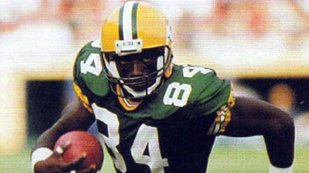 Green Bay Packers wide receiver Sterling Sharpe catches a pass