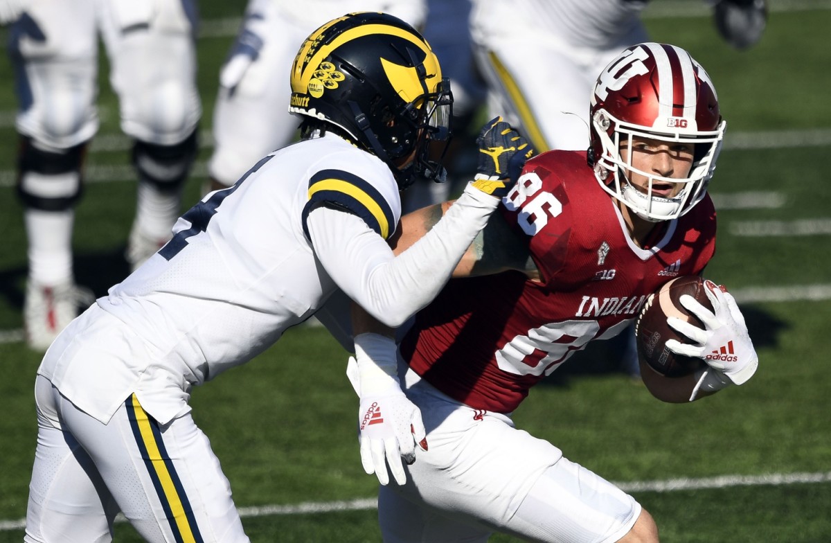 Indiana tight end Peyton Hendershot turns the corner after making a catch on Saturday against Michigan. (USA TODAY Sports)