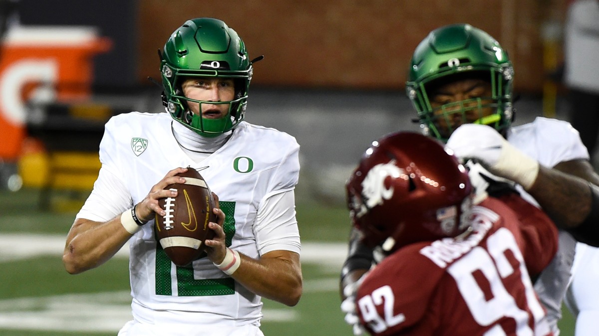 Tyler Shough threw for 312 yards and four touchdowns in Oregon's 43-29 win over Washington State.