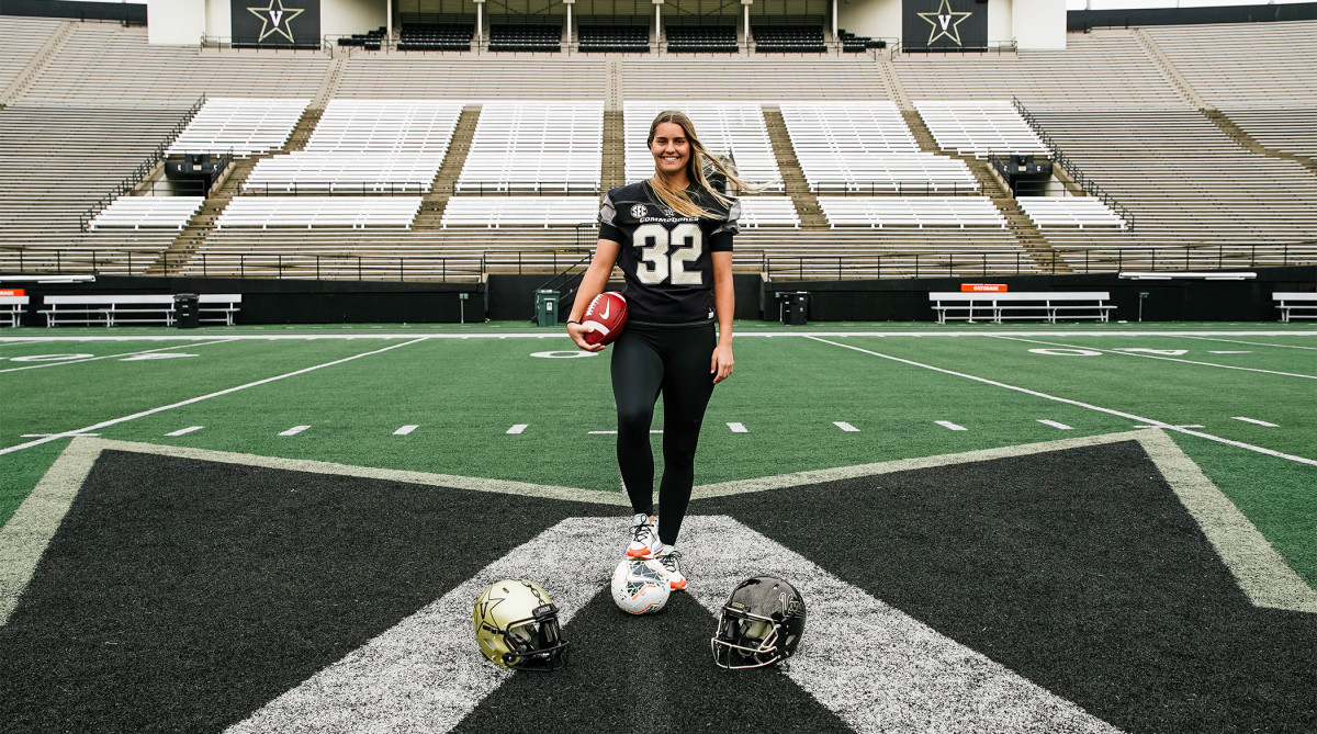 Vanderbilt kicker Sarah Fuller is first woman to play in Power 5 game -  Sports Illustrated