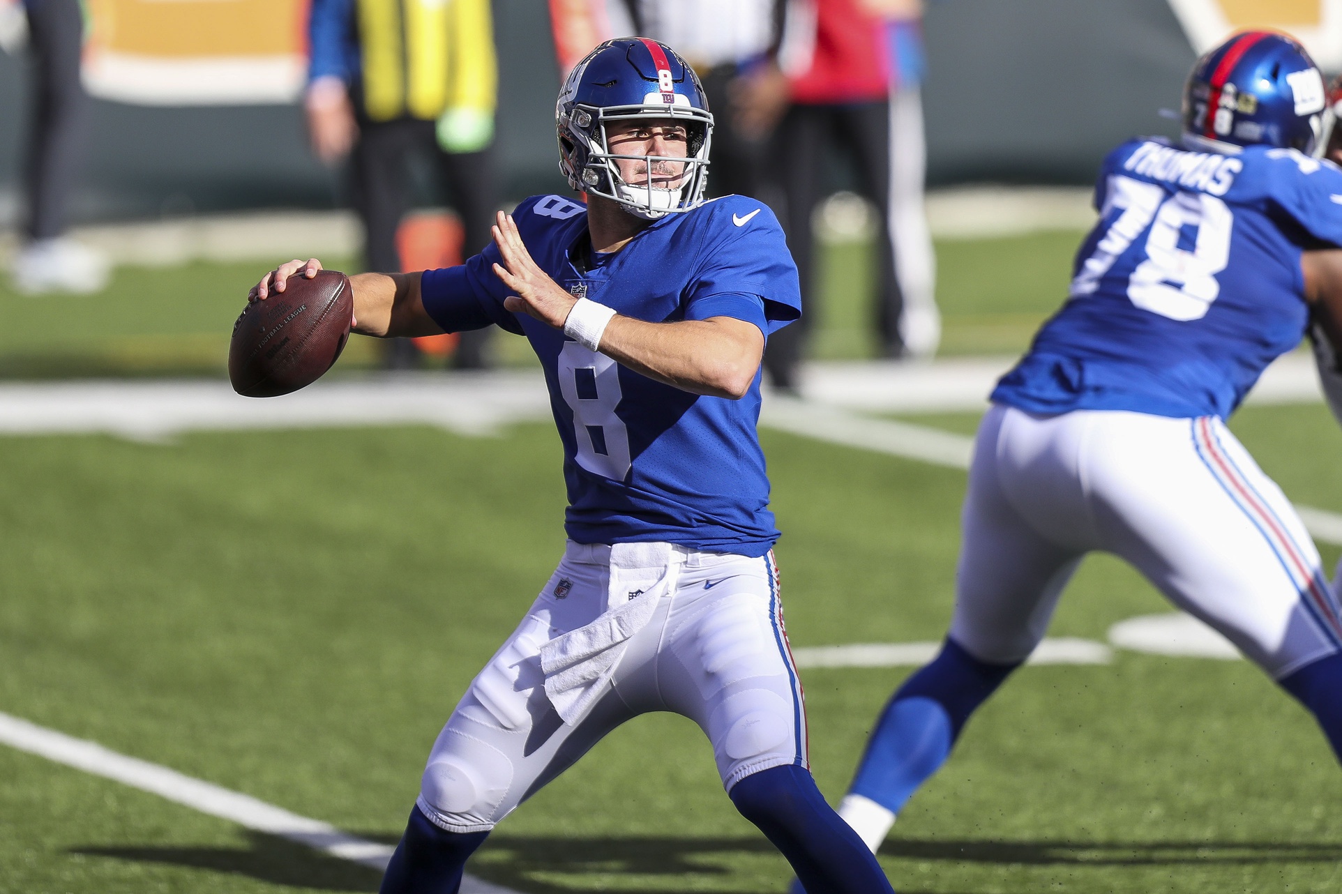 New York Giants Quarterback Daniel Jones Leaves Game With Leg Injury ...