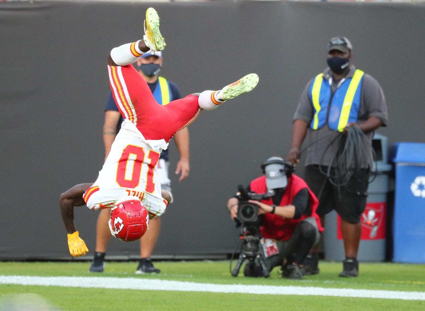 Chiefs Defeat Buccaneers, 27-24, in Career Game for Tyreek Hill