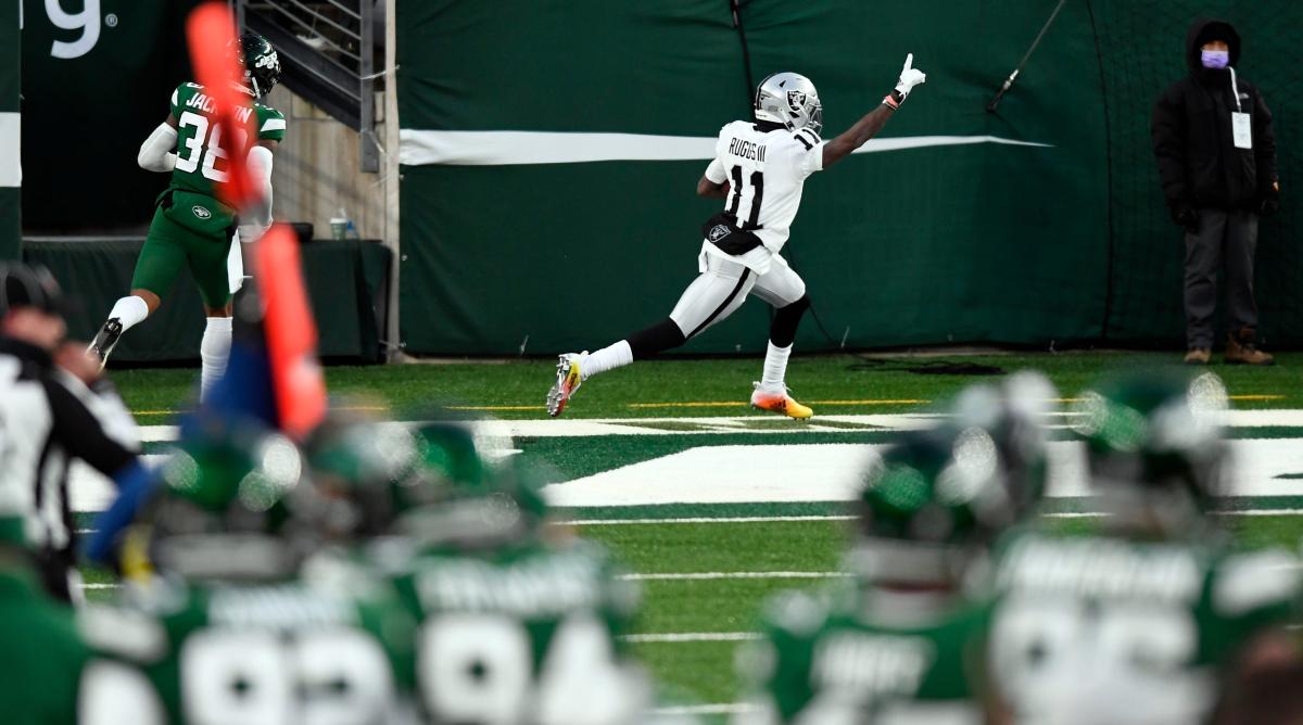 NFL player lost his dad's ashes while scoring a touchdown so the team  tweaked his jersey so it wouldn't happen again