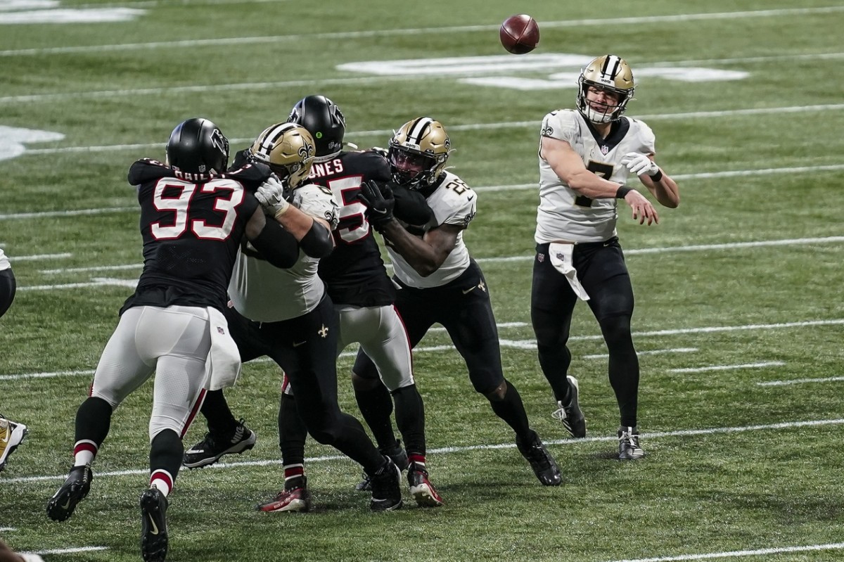 New Orleans Saints quarterback Taysom Hill warms up before an NFL football  game against the New York Giants in New Orleans, Sunday, Oct. 3, 2021. (AP  Photo/Derick Hingle Stock Photo - Alamy