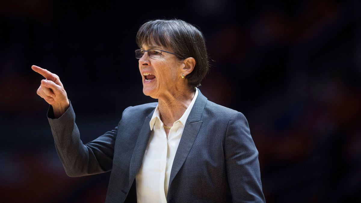 Stanford coach Tara VanDerveer