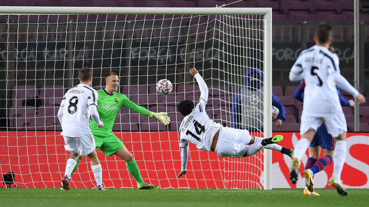 Weston McKennie goal video: USA, Juventus star stuns ...