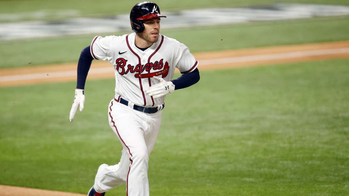 Atlanta's Freddie Freeman, Jose Abreu of the White Sox win Hank Aaron Awards  for offense 