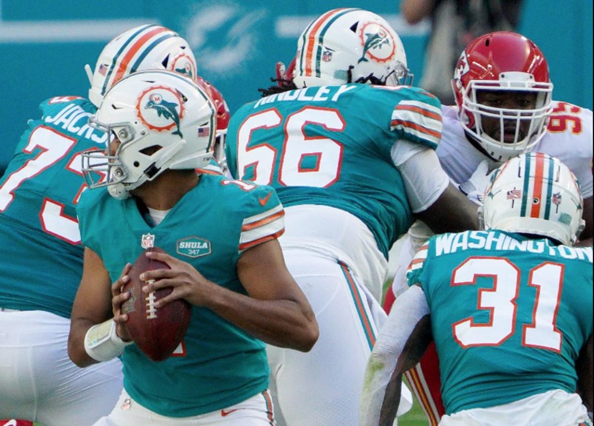 Tua Tagovailoa Rocks Ryan Fitzpatrick Jersey to Dolphins Presser, Offers  Major Praise for Fellow Quarterbacks - Dolphin Nation