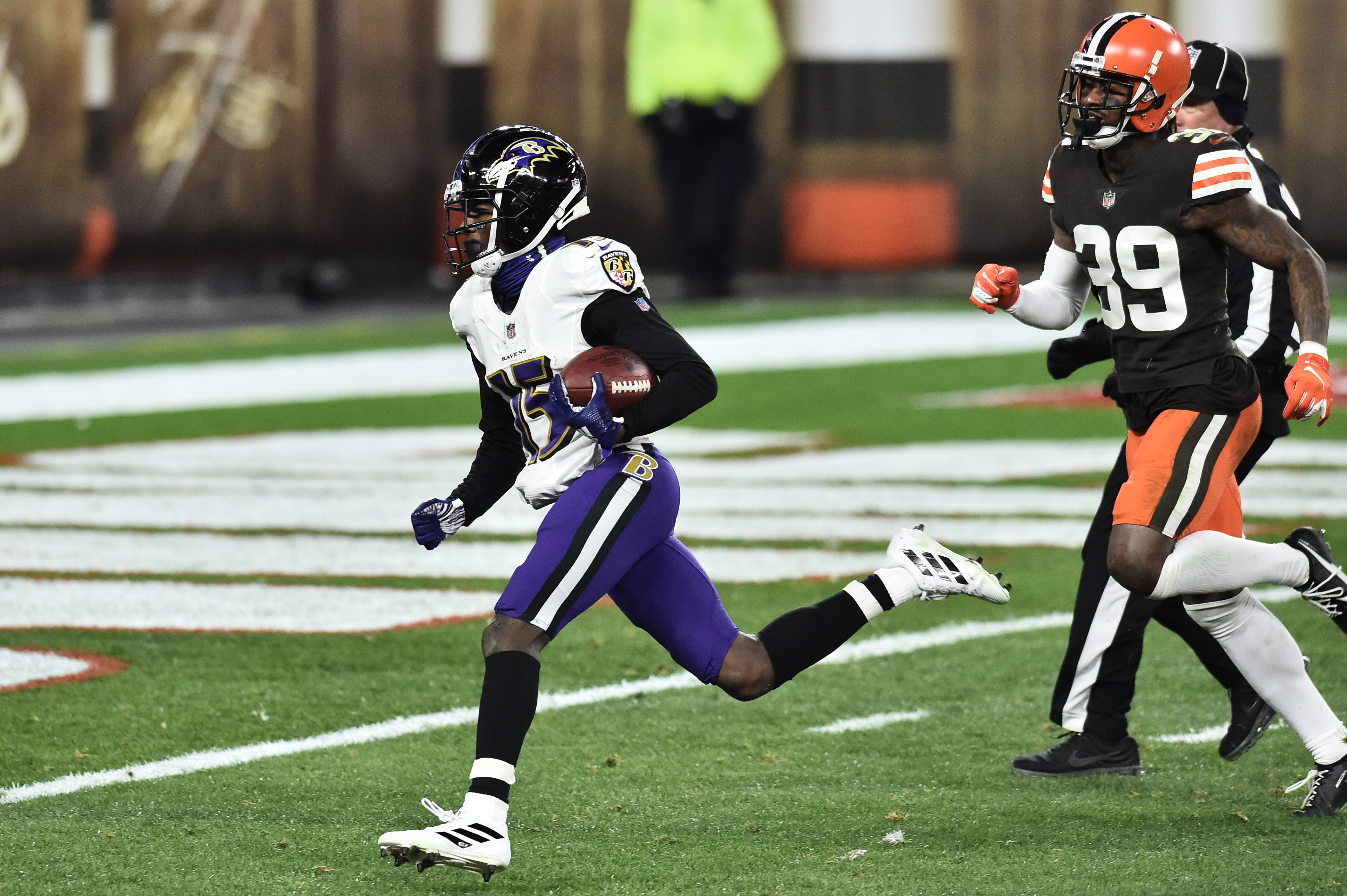 Ravens WR Marquise Brown switching to No. 5, last worn by QB Joe Flacco