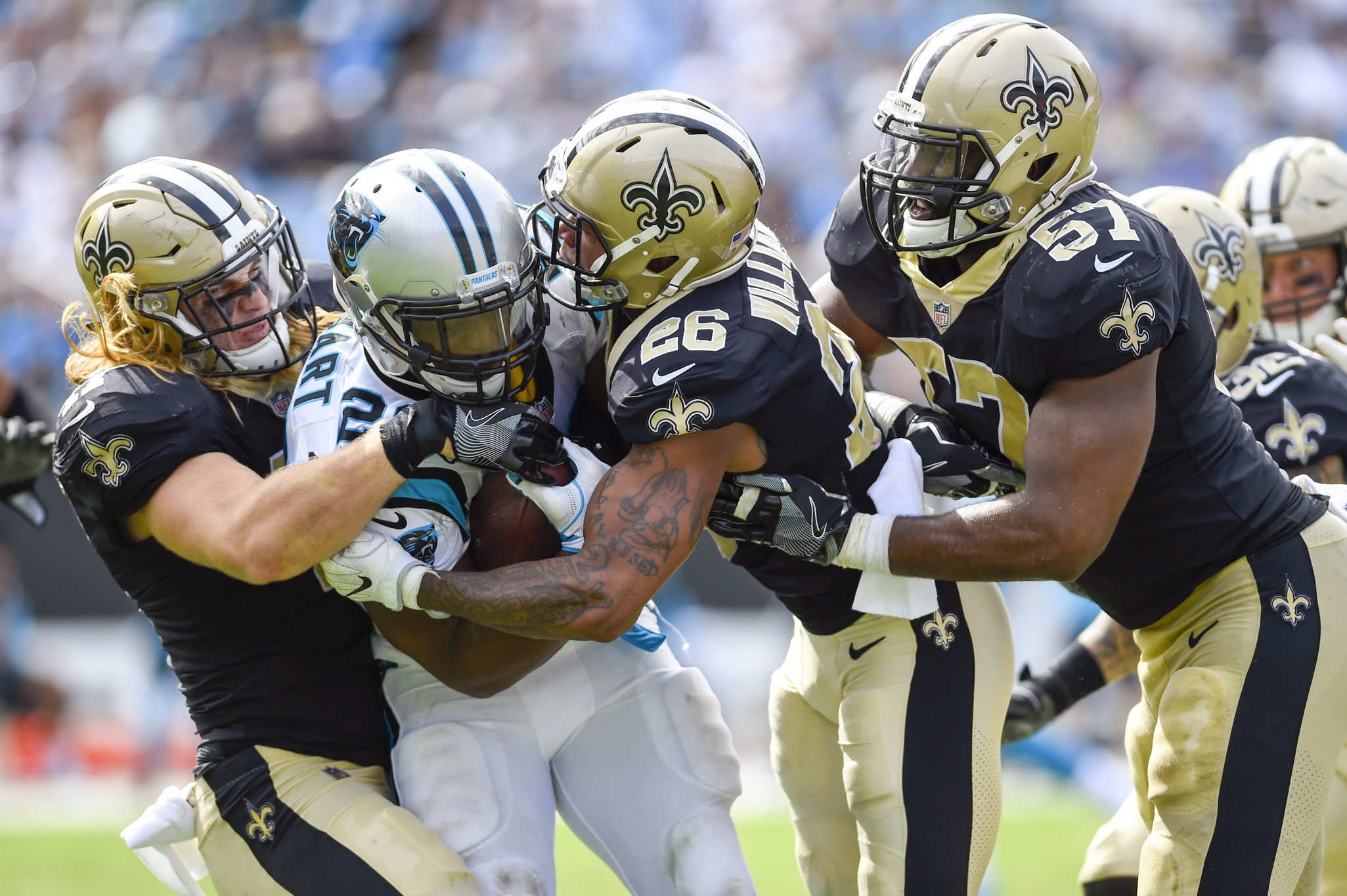 Derek Carr Wears Air Jordan Cleats in Saints Win Over Panthers