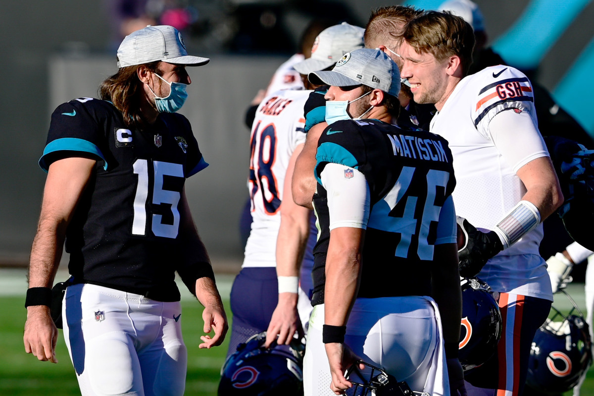 Gardner Minshew (15) was brought in to back up Nick Foles (far right). Would he be willing to do the same for a rookie? Mandatory Credit: Douglas DeFelice-USA TODAY Sports