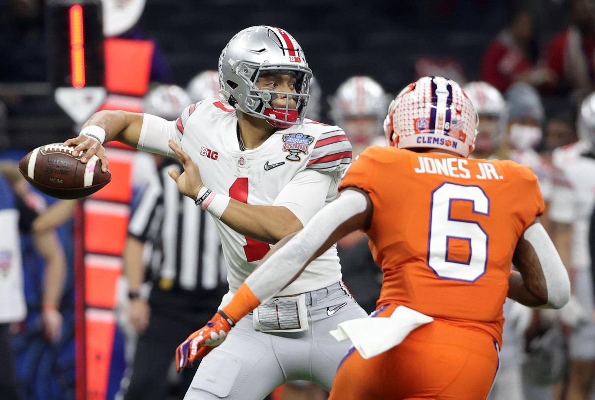 Ohio State QB Justin Fields Finished Seventh in Heisman Trophy Voting -  Sports Illustrated Ohio State Buckeyes News, Analysis and More