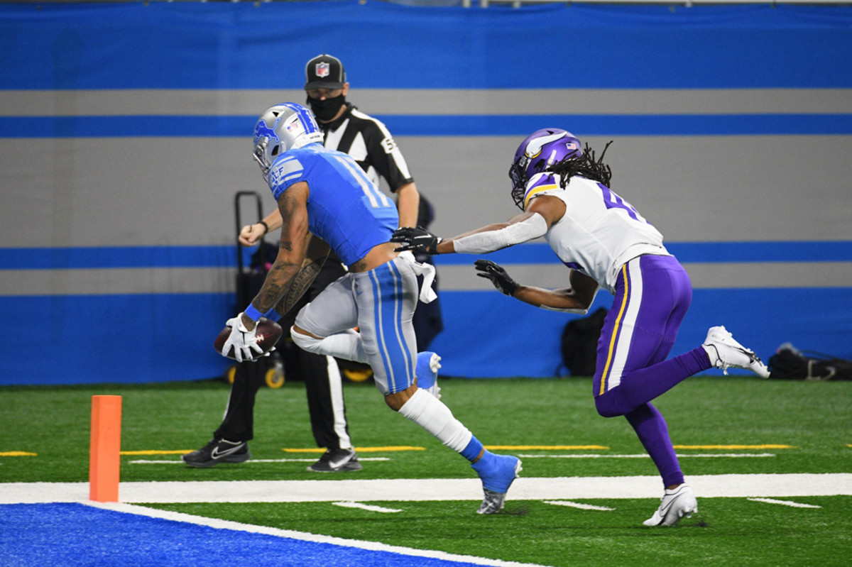 Cousins throws 3 TDs, Vikings end with 37-35 win over Lions
