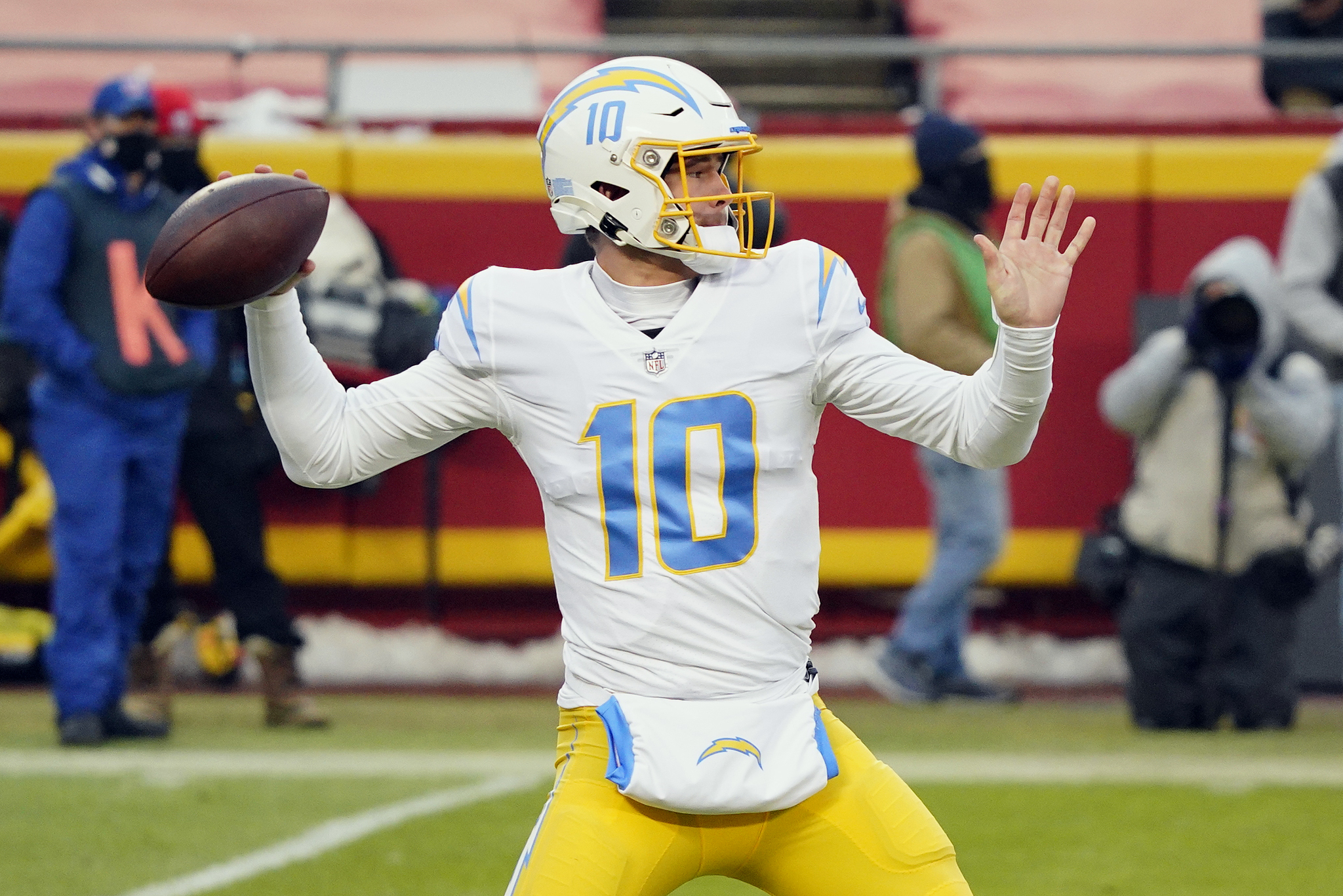 Chargers QB Justin Herbert Finishes Historic Rookie Season on a Four
