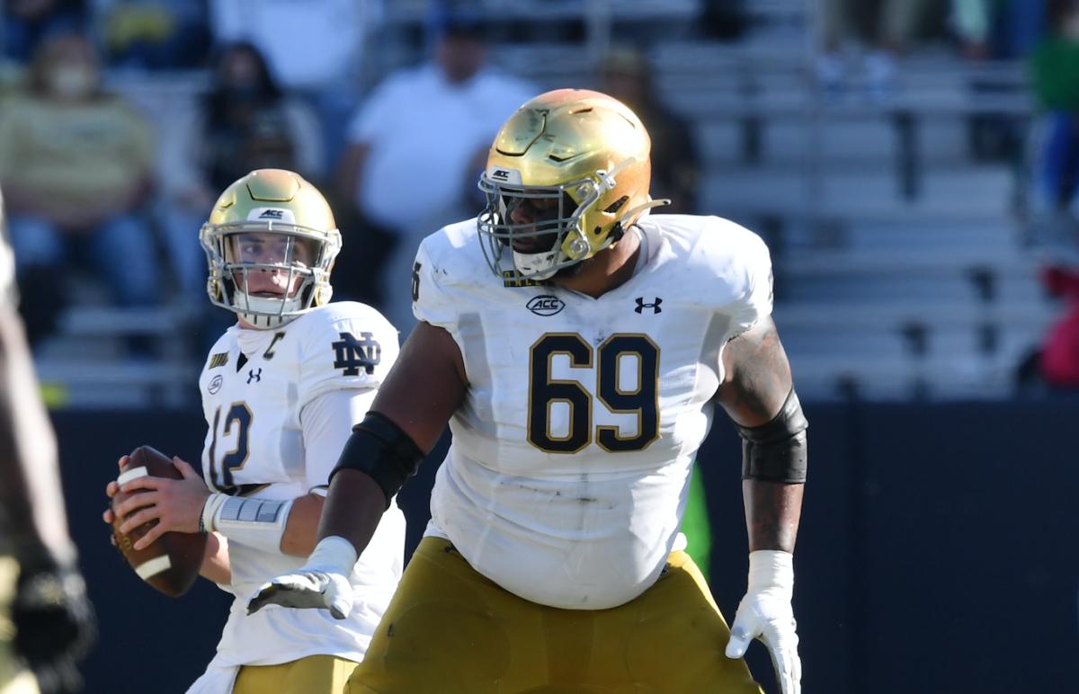 Notre Dame Football: Aaron Banks signs rookie deal with San Francisco