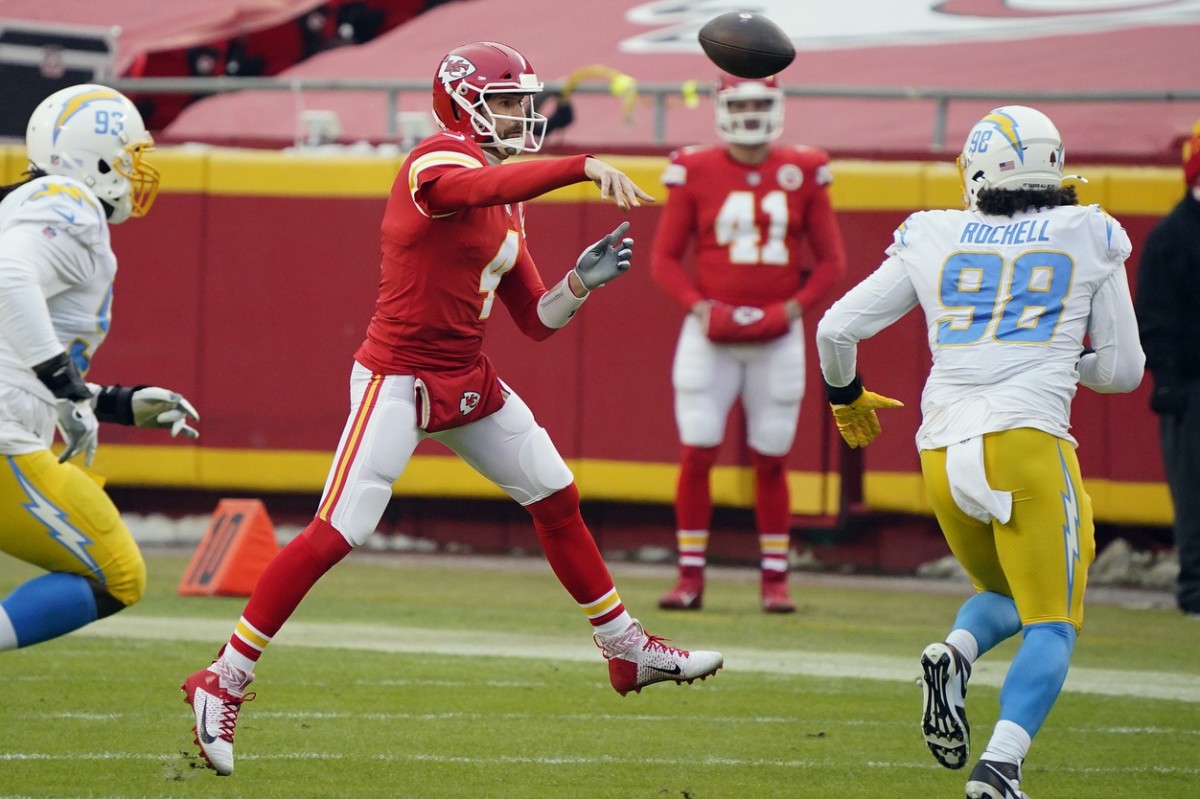 Chiefs-Chargers: Kansas City holds on to beat Los Angeles - The Washington  Post