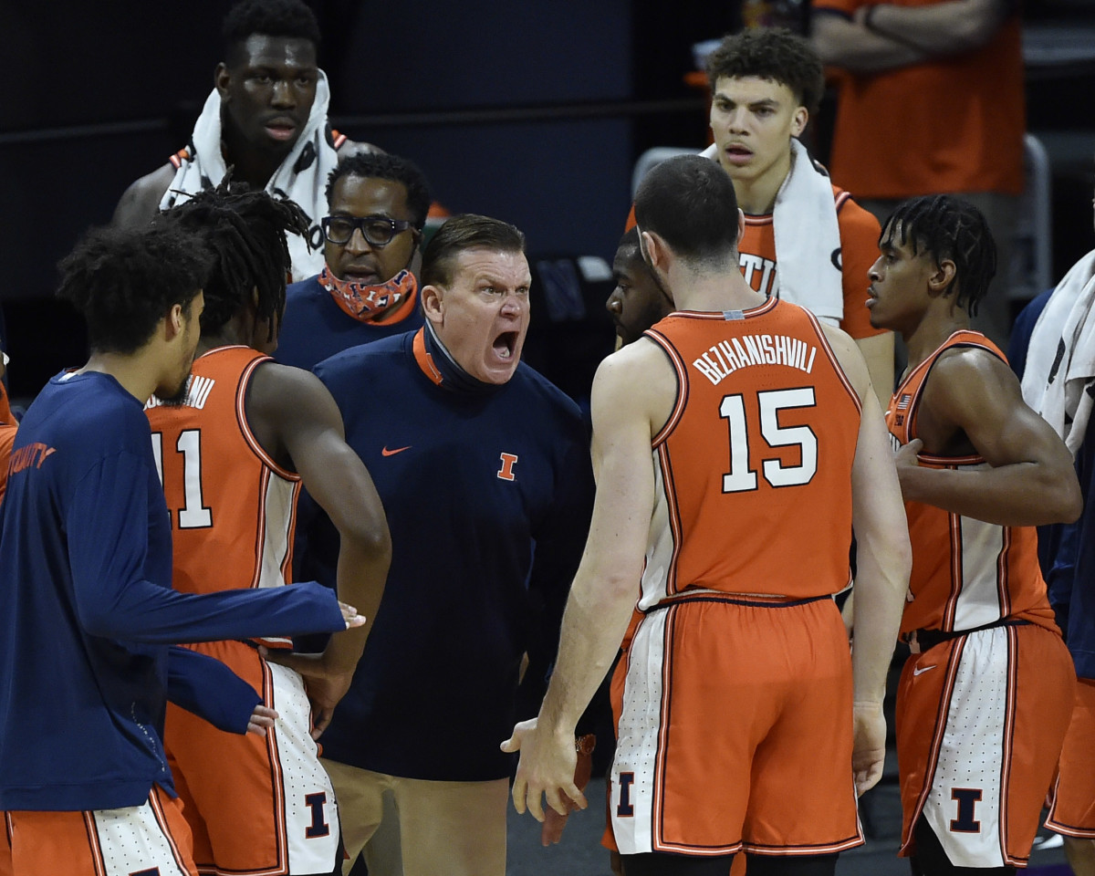 Illinois Fighting Illini head coach Brad Underwood reacts during a time out in the first half against the Northwestern Wildcats at Welsh-Ryan Arena.