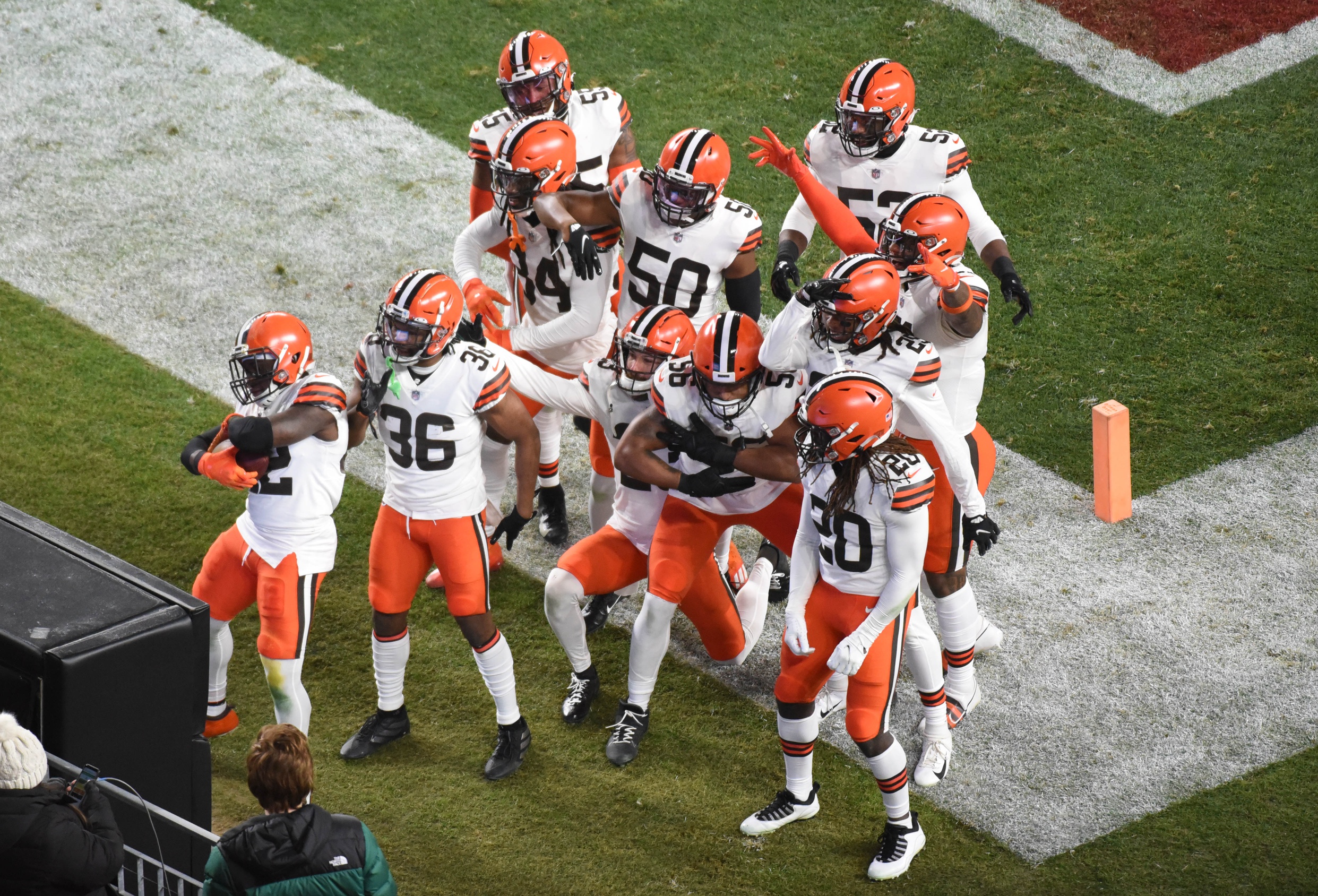 Browns explode for record 28-0 1st quarter in disastrous Steelers