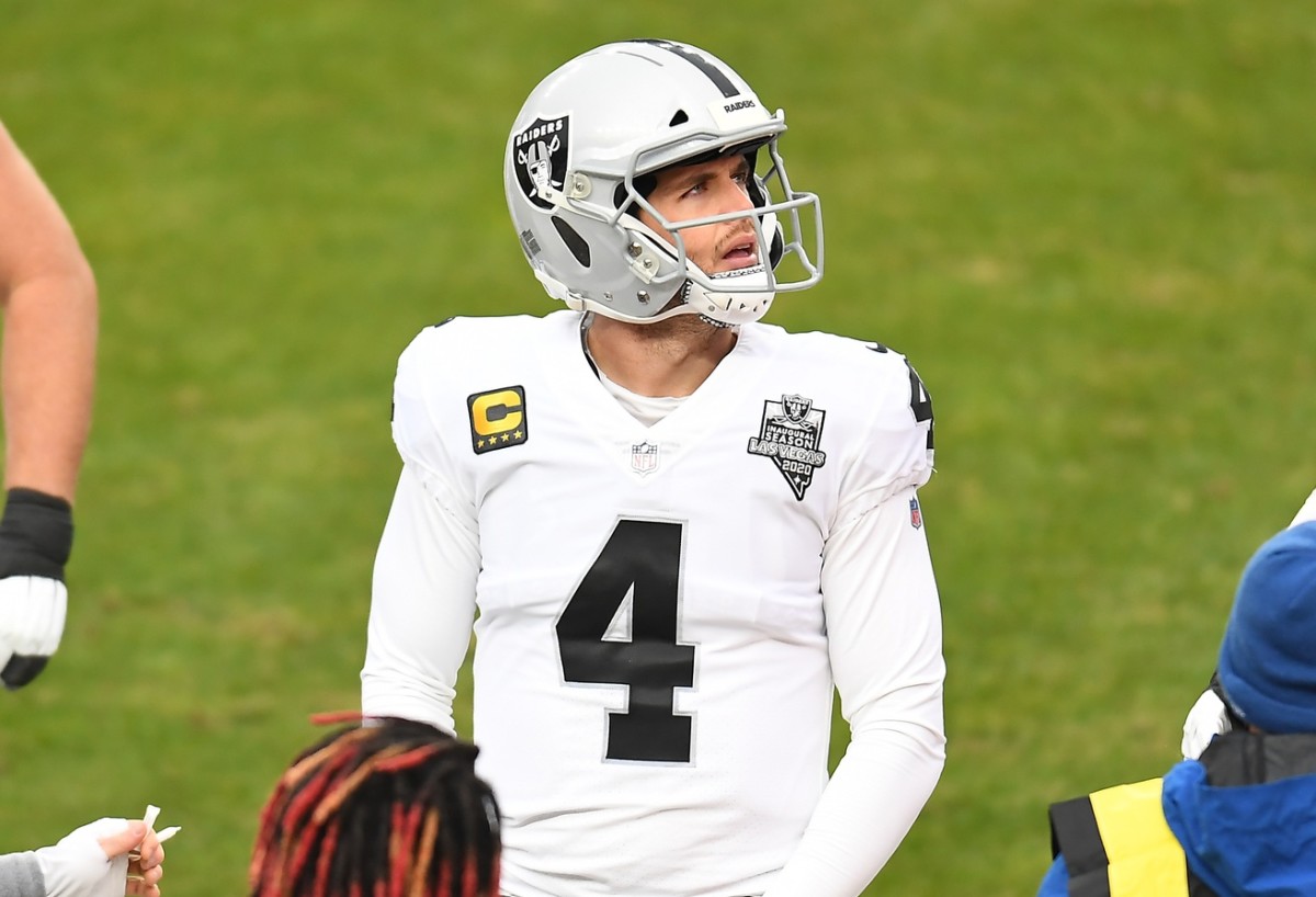 Derek Carr Calls Out Reporter Implying Vest Was “Political” - Sports