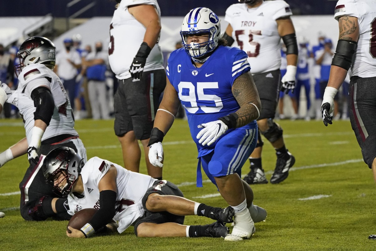 Khyiris Tonga sacks Troy QB