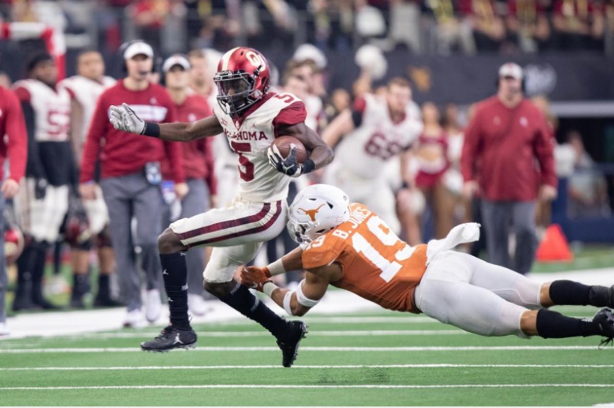 Marquise Brown Oklahoma Sooners Unsigned Leaping Catch Photograph