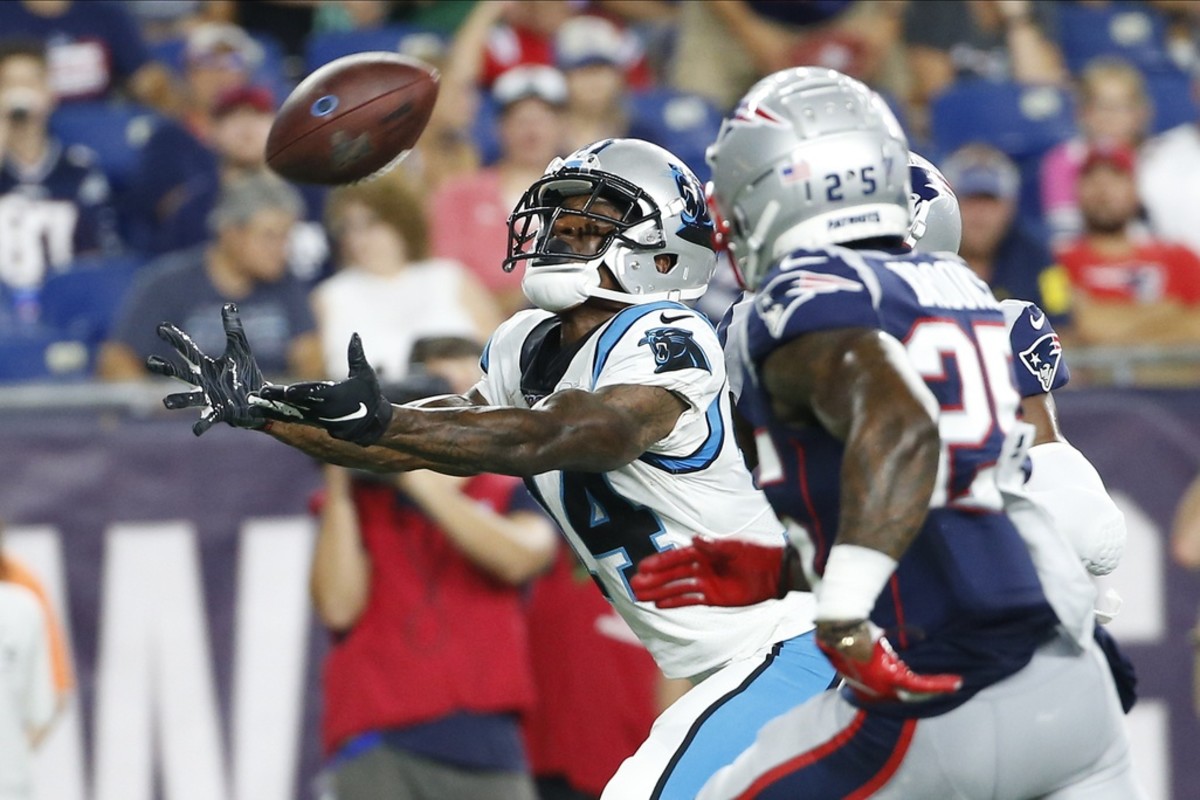 Jaydon Mickens gets behind the Patriots for this catch.