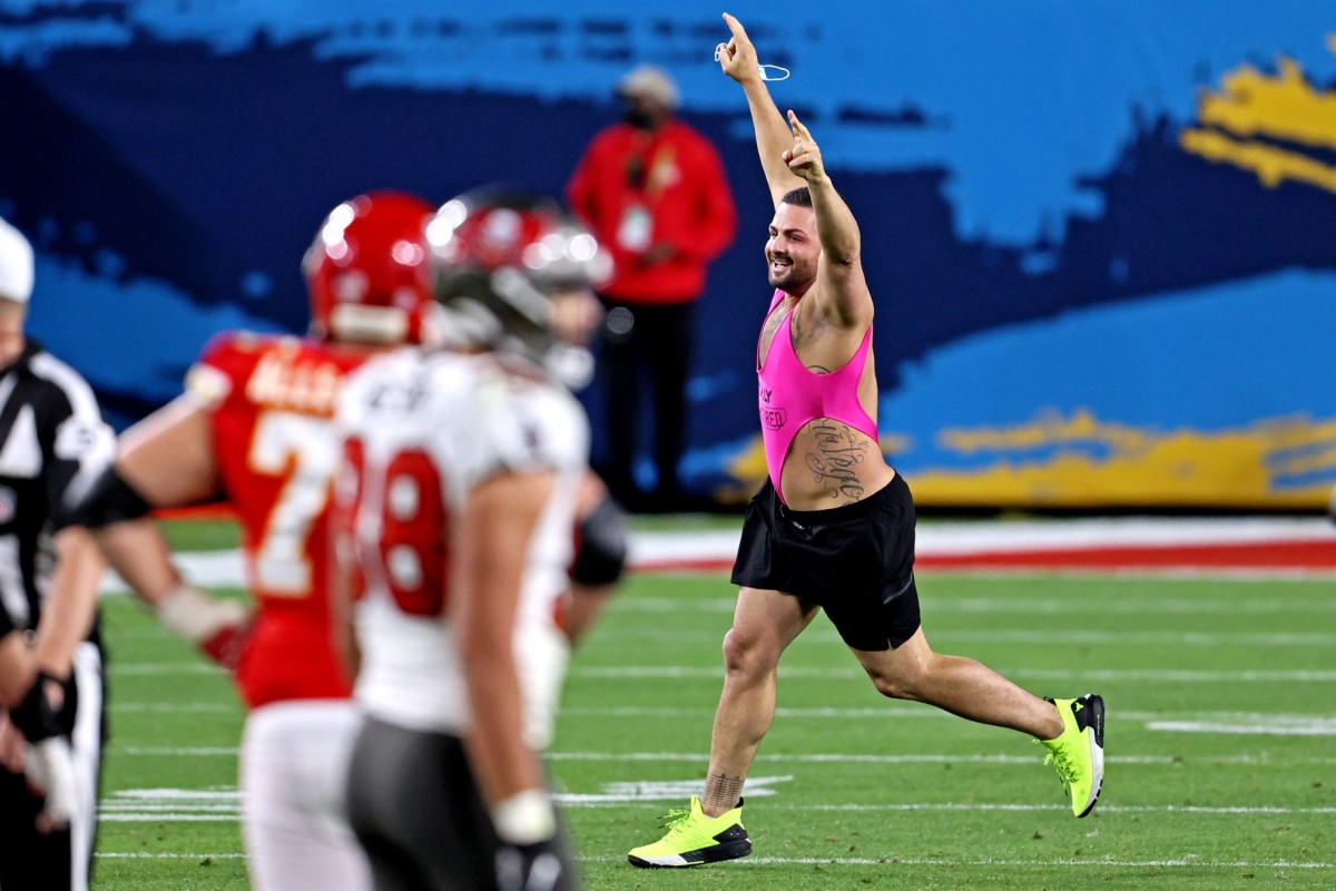 was there a streaker at the super bowl 2021