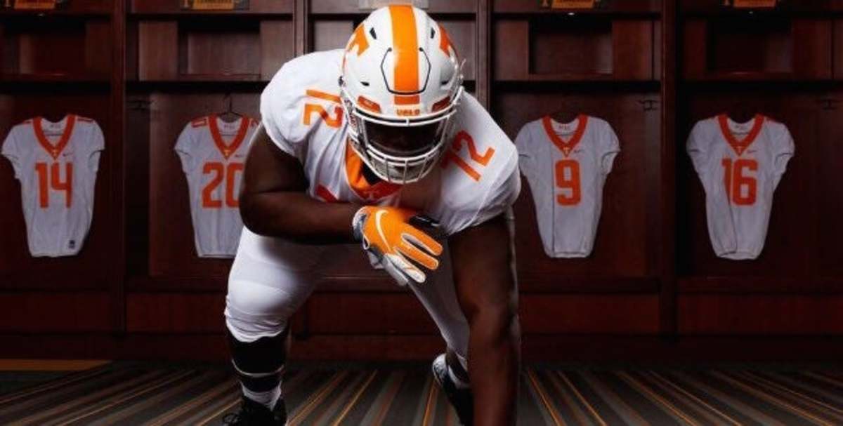 Tennessee Vols DL Elijah Simmons - Sports Illustrated Tennessee ...