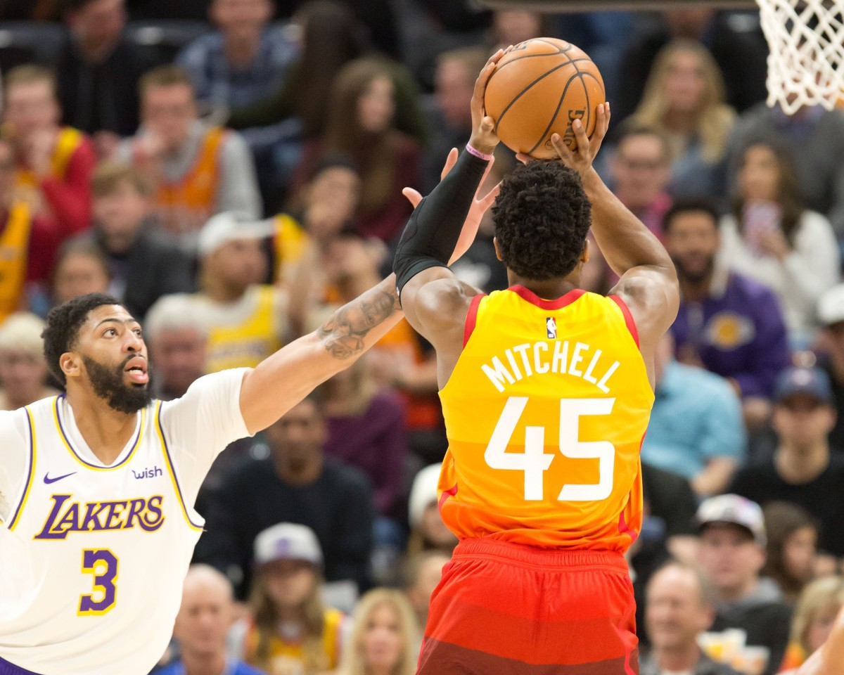 Donovan Mitchell (45) shoots over Anthony Davis (3)