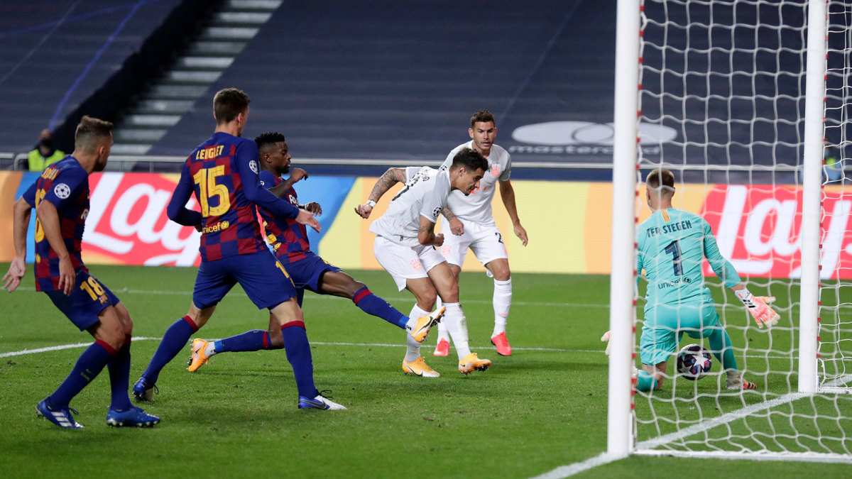 Philippe Coutinho scores vs. Barcelona