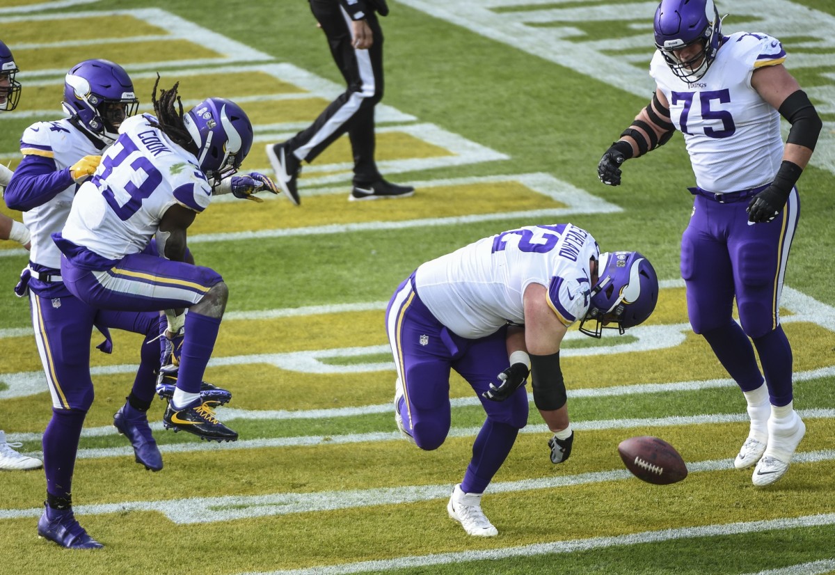 What Does Riley Reiff's Future with the Vikings Look Like? - Sports  Illustrated Minnesota Vikings News, Analysis and More