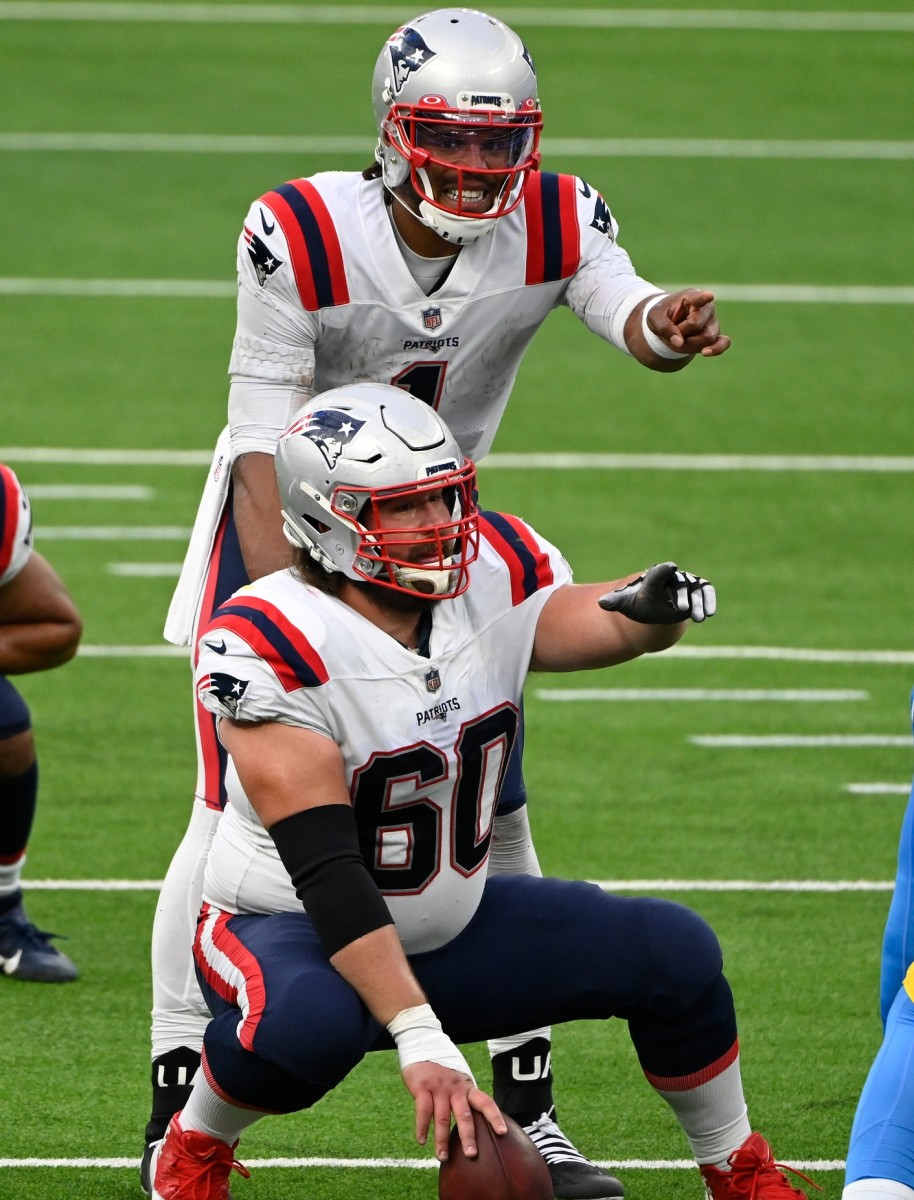 Dolphins 'squarely in' on Patriots center David Andrews - The Phinsider