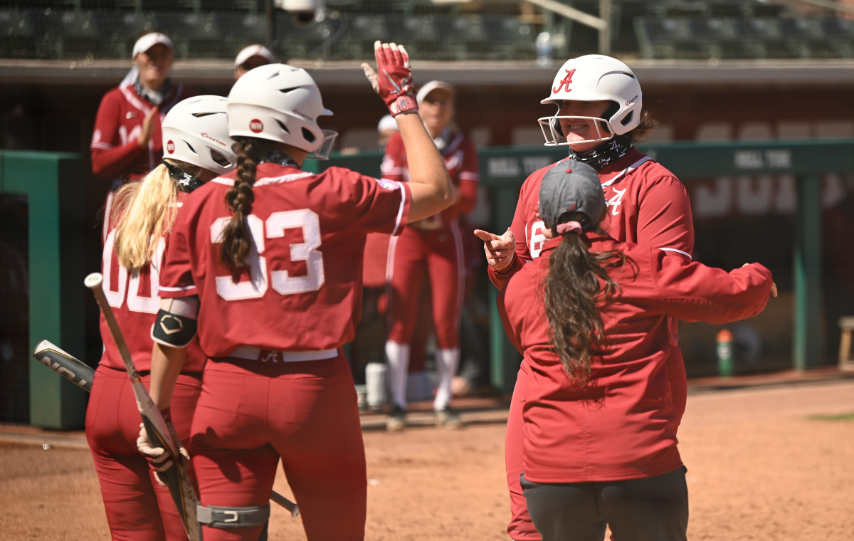 No. 4 Alabama Softball Displays Power in 6-0 Win over No. 22 Auburn ...