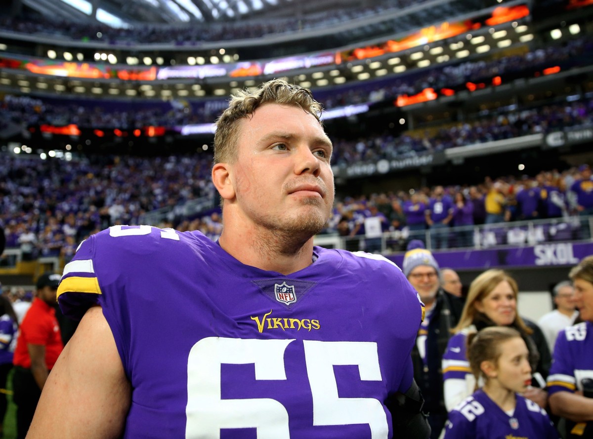 WATCH: OL Pat Elflein Introductory Press Conference - Sports ...