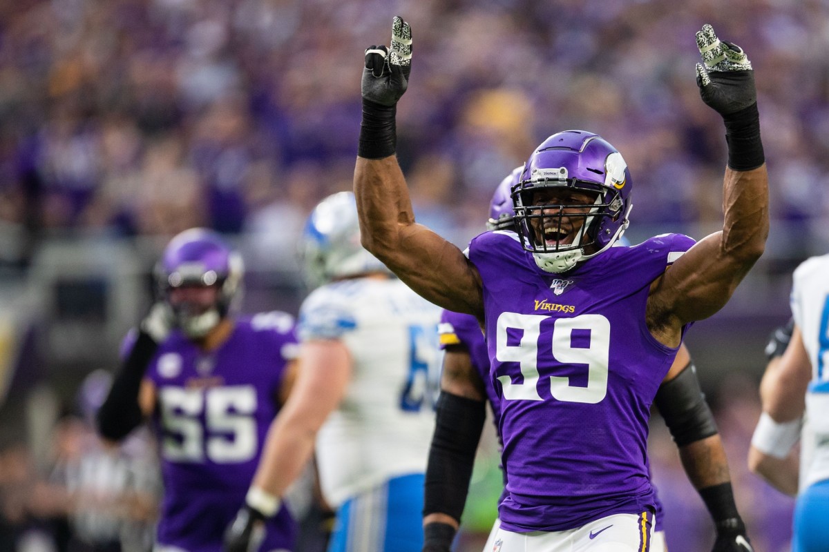 The Vikings are happy Danielle Hunter came to camp. Contract for star pass  rusher still at issue