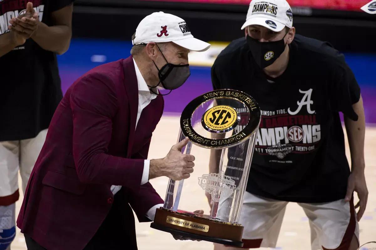 Alabama basketball receives trophy after SEC Tournament championship