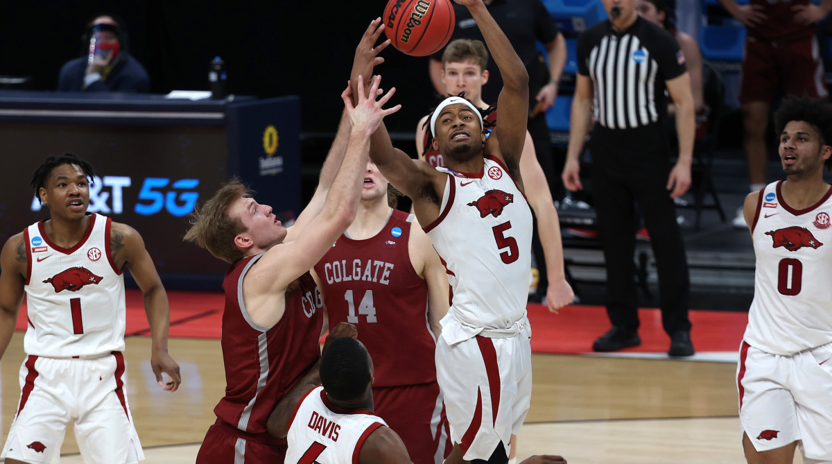 Arkansas Razorbacks guard Moses Moody (5) and Colgate Raiders guard Tucker Richardson (15) battle for a rebound during the second half in the first round of the 2021 NCAA Tournament