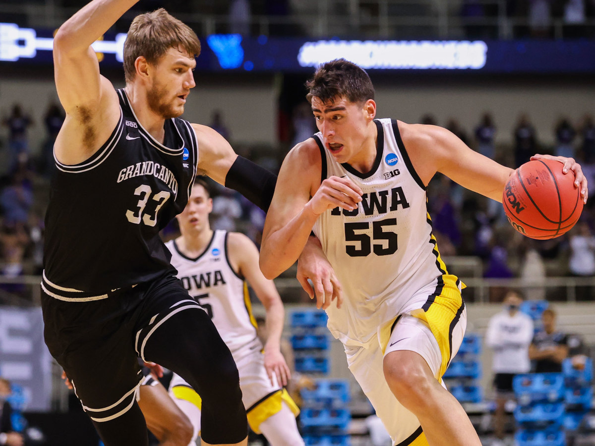 Luka Garza Drops 30 POINTS In His Iowa Wolves Debut 