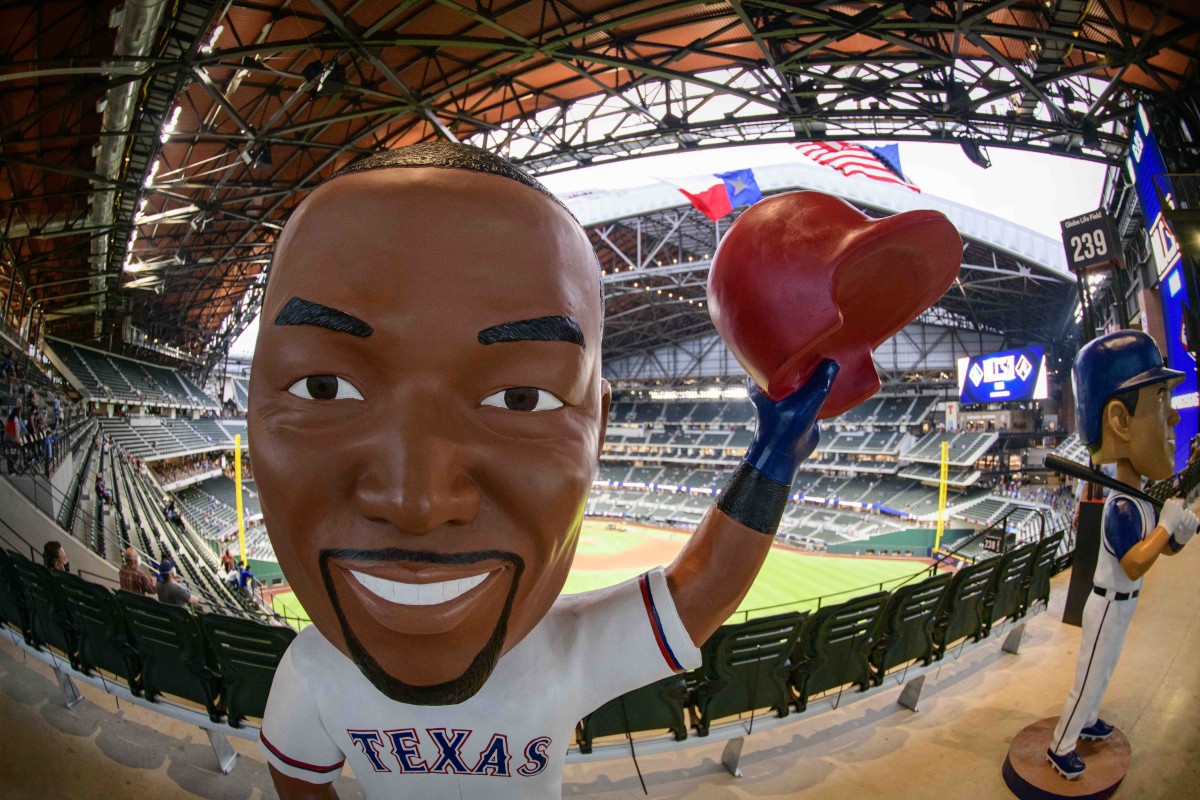 Texas Rangers 18 Baseball Balloon