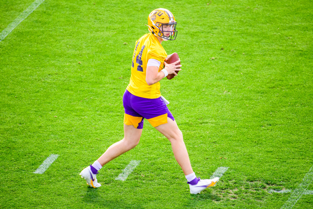 Lsu Sophomore Max Johnson Says Quarterbacks Learning From One Another