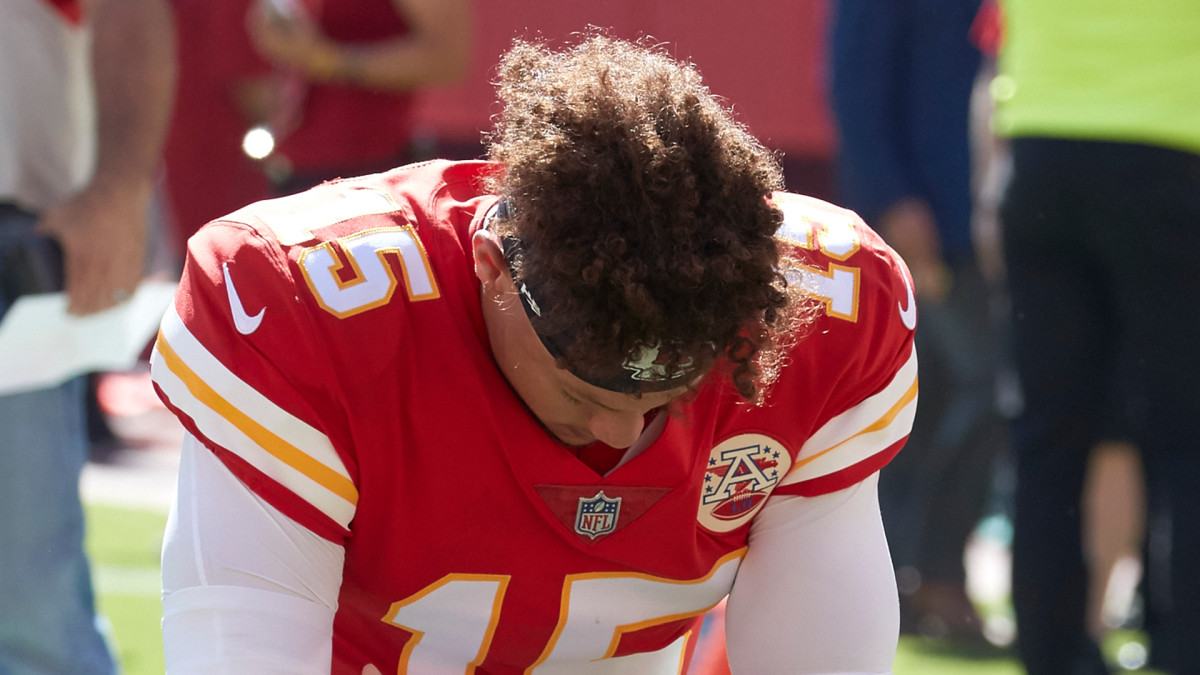 The Man Behind 'The Mahomes': Meet the QB's Barber - Sports Illustrated