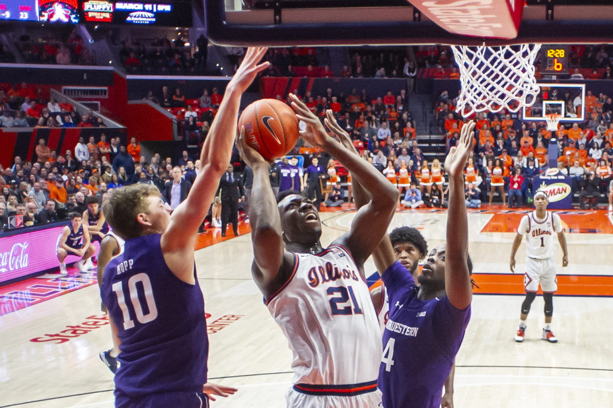 Kofi Cockburn Looks to Former Illini Teammate Ayo Dosunmu for Guidance - On  Tap Sports Net