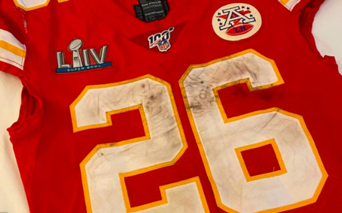 Video: Damien Williams Swaps Jerseys With Raheem Mostert After Super Bowl