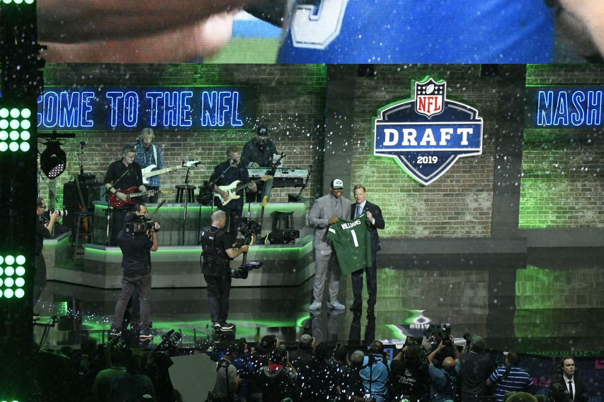 Mock drafts favor offense for the New York Jets in the NFL Draft