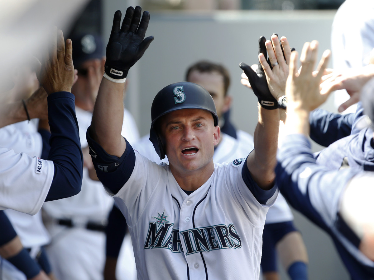 Kyle Seager exits to ovation, 11/04/2021
