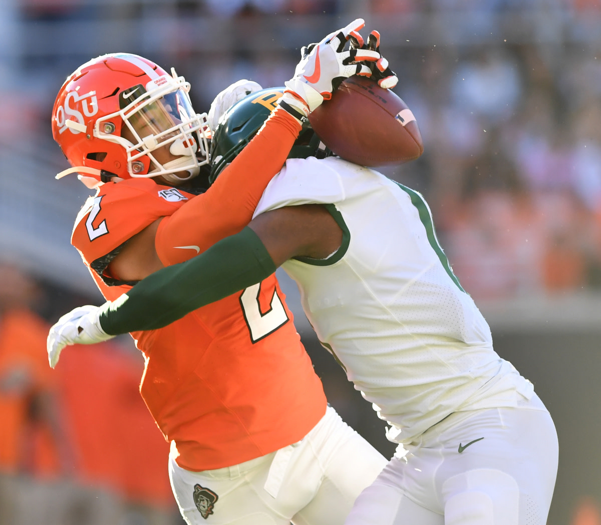 The kind of crazy catches that Tylan Wallace makes. He caught this ball off the corner's back against Baylor.