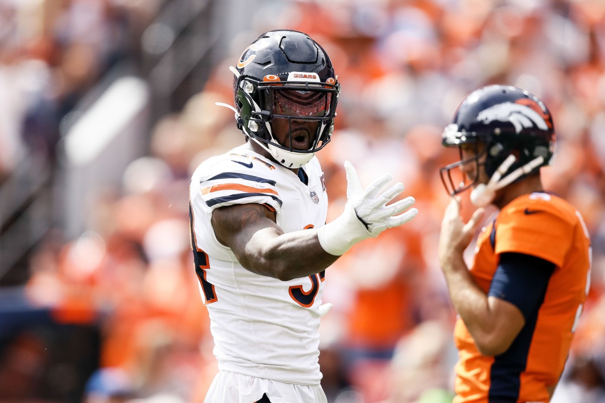 Chicago Bears outside linebacker Leonard Floyd (94) lines up